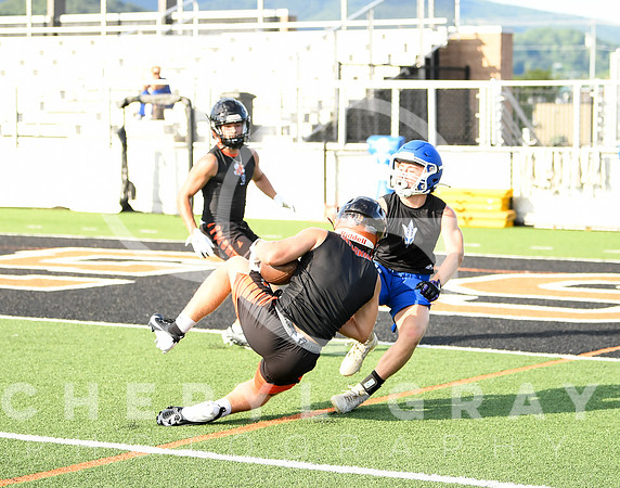 ©CGP 071124 Scrimmage WR UC ELIZ 0640